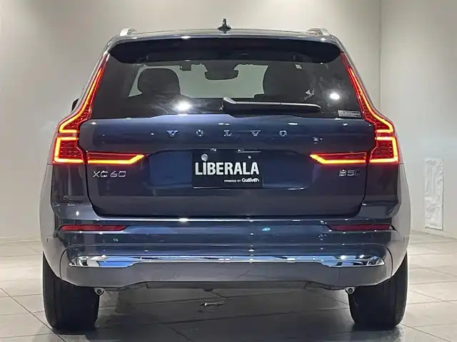 ボルボ ボルボ ＸＣ６０ B5 AWD インスクリプション 愛知県 2021(令3)年 1.1万km デニムブルーメタリック ベージュレザーシート　/シートヒーター　/エアコンシート　/ハーマンカードンサウンド　/オルフォス製クリスタルシフトノブ　/ＨＵＤ　/グーグルマップ　/３６０度カメラ　/ＡｐｐｌｅＣａｒＰｌａｙ　/ＡＣＣ　/ＬＫＡ/BSM/ドライブレコーダー/アイドリングストップ/パワーバックドア/LEDヘッドライト/ウィンカーミラー