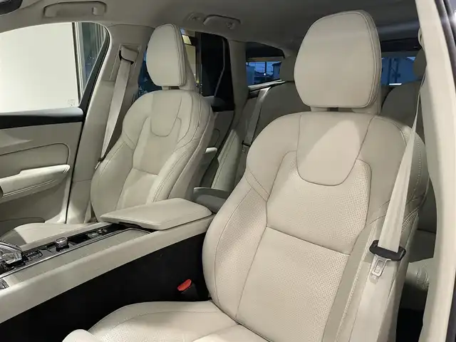 ボルボ ボルボ ＸＣ６０ B5 AWD インスクリプション 愛知県 2021(令3)年 1.1万km デニムブルーメタリック ベージュレザーシート　/シートヒーター　/エアコンシート　/ハーマンカードンサウンド　/オルフォス製クリスタルシフトノブ　/ＨＵＤ　/グーグルマップ　/３６０度カメラ　/ＡｐｐｌｅＣａｒＰｌａｙ　/ＡＣＣ　/ＬＫＡ/BSM/ドライブレコーダー/アイドリングストップ/パワーバックドア/LEDヘッドライト/ウィンカーミラー