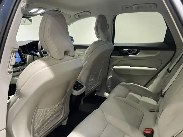 ボルボ ボルボ ＸＣ６０ B5 AWD インスクリプション 愛知県 2021(令3)年 1.1万km デニムブルーメタリック ベージュレザーシート　/シートヒーター　/エアコンシート　/ハーマンカードンサウンド　/オルフォス製クリスタルシフトノブ　/ＨＵＤ　/グーグルマップ　/３６０度カメラ　/ＡｐｐｌｅＣａｒＰｌａｙ　/ＡＣＣ　/ＬＫＡ/BSM/ドライブレコーダー/アイドリングストップ/パワーバックドア/LEDヘッドライト/ウィンカーミラー