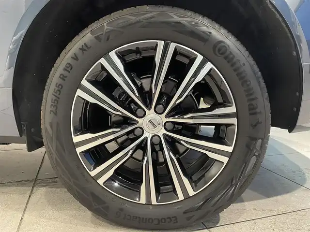 ボルボ ボルボ ＸＣ６０ B5 AWD インスクリプション 愛知県 2021(令3)年 1.1万km デニムブルーメタリック ベージュレザーシート　/シートヒーター　/エアコンシート　/ハーマンカードンサウンド　/オルフォス製クリスタルシフトノブ　/ＨＵＤ　/グーグルマップ　/３６０度カメラ　/ＡｐｐｌｅＣａｒＰｌａｙ　/ＡＣＣ　/ＬＫＡ/BSM/ドライブレコーダー/アイドリングストップ/パワーバックドア/LEDヘッドライト/ウィンカーミラー