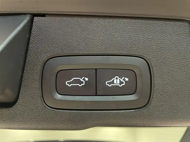 ボルボ ボルボ ＸＣ６０ B5 AWD インスクリプション 愛知県 2021(令3)年 1.1万km デニムブルーメタリック ベージュレザーシート　/シートヒーター　/エアコンシート　/ハーマンカードンサウンド　/オルフォス製クリスタルシフトノブ　/ＨＵＤ　/グーグルマップ　/３６０度カメラ　/ＡｐｐｌｅＣａｒＰｌａｙ　/ＡＣＣ　/ＬＫＡ/BSM/ドライブレコーダー/アイドリングストップ/パワーバックドア/LEDヘッドライト/ウィンカーミラー