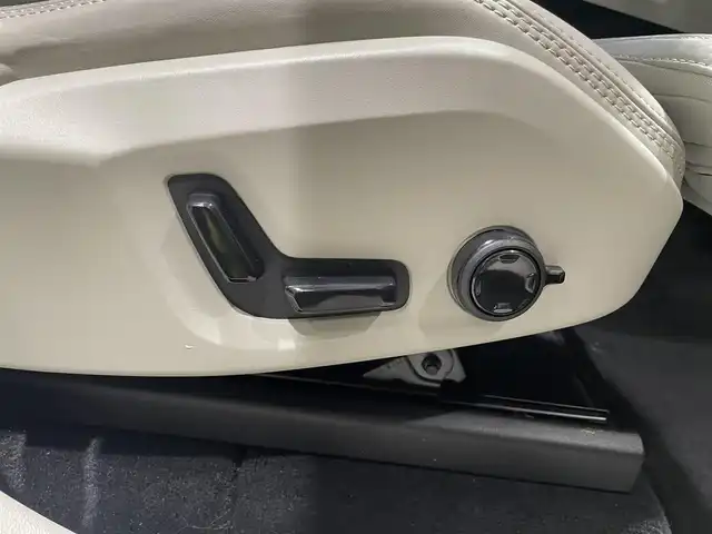 ボルボ ボルボ ＸＣ６０ B5 AWD インスクリプション 愛知県 2021(令3)年 1.1万km デニムブルーメタリック ベージュレザーシート　/シートヒーター　/エアコンシート　/ハーマンカードンサウンド　/オルフォス製クリスタルシフトノブ　/ＨＵＤ　/グーグルマップ　/３６０度カメラ　/ＡｐｐｌｅＣａｒＰｌａｙ　/ＡＣＣ　/ＬＫＡ/BSM/ドライブレコーダー/アイドリングストップ/パワーバックドア/LEDヘッドライト/ウィンカーミラー