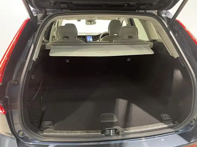 ボルボ ボルボ ＸＣ６０ B5 AWD インスクリプション 愛知県 2021(令3)年 1.1万km デニムブルーメタリック ベージュレザーシート　/シートヒーター　/エアコンシート　/ハーマンカードンサウンド　/オルフォス製クリスタルシフトノブ　/ＨＵＤ　/グーグルマップ　/３６０度カメラ　/ＡｐｐｌｅＣａｒＰｌａｙ　/ＡＣＣ　/ＬＫＡ/BSM/ドライブレコーダー/アイドリングストップ/パワーバックドア/LEDヘッドライト/ウィンカーミラー