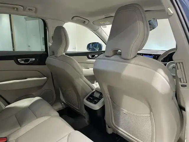 ボルボ ボルボ ＸＣ６０ B5 AWD インスクリプション 愛知県 2021(令3)年 1.1万km デニムブルーメタリック ベージュレザーシート　/シートヒーター　/エアコンシート　/ハーマンカードンサウンド　/オルフォス製クリスタルシフトノブ　/ＨＵＤ　/グーグルマップ　/３６０度カメラ　/ＡｐｐｌｅＣａｒＰｌａｙ　/ＡＣＣ　/ＬＫＡ/BSM/ドライブレコーダー/アイドリングストップ/パワーバックドア/LEDヘッドライト/ウィンカーミラー