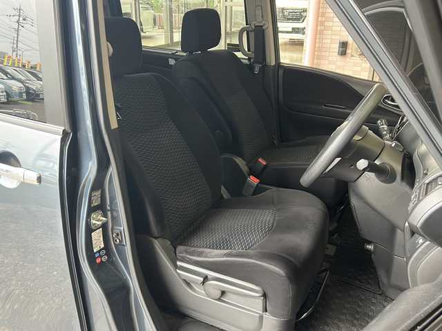 スズキ ランディ 2．0S 静岡県 2011(平23)年 8.1万km スチールブルーメタリック 純正メモリナビ/・CD/・DVD/・フルセグＴＶ/・Bluetooth/・AM/・FM/主要装備/・片側パワスラ/・クルコン/・バックカメラ/・ETC/・TVキャンセラー/・オートライト/・純正フロアマット/・Wエアバック/・オートエアコン