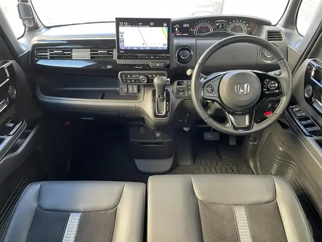 ホンダ Ｎ ＢＯＸ カスタム L ターボ 道央・札幌 2023(令5)年 1.2万km クリスタルブラックパール 登録時走行距離12/001km/ワンオーナー/　４　W　D　/寒冷地仕様/ターボ/ホンダセンシング/　・レーンキープアシスト/　・衝突軽減ブレーキ/　・誤発進抑制機能/　・後方誤発進抑制機能/　・歩行者事故軽減ステアリング/　・先行車発進お知らせ機能/　・オートハイビーム/純正ナビ（CD/DVD/FM/AM/SD/BT)/フルセグ（走行中視聴可能）/バックカメラ/フロントカメラ/ウィンカーミラー/クルーズコントロール（追従走行あり）/アイドリングストップ/ドアバイザー/プッシュスタート/両側パワースライドドア/ETC/ドライブレコーダー/スペアキー×１/純正エンジンスターター/ベンチシート/純正フロアマット/シートヒーター（運転席/助手席）/横滑り防止装置/盗難防止装置/フォグランプ/ステアリングスイッチ/革巻きステアリング/イルミネーションコントロール/ECONスイッチ/ワイパー間欠時間コントローラー/パドルシフト/MTモード付AT/ミラーヒーター/プラズマクラスター搭載エアコン/ヘッドライトレベライザー/シートバックテーブル