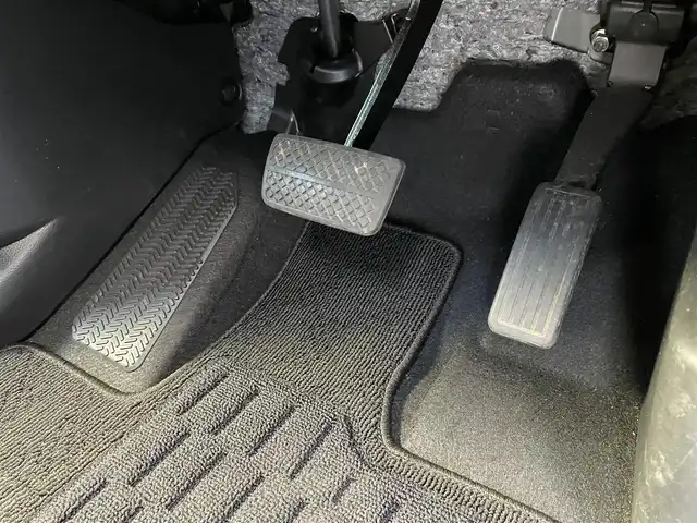 ホンダ Ｎ ＢＯＸ カスタム L ターボ 道央・札幌 2023(令5)年 1.2万km クリスタルブラックパール 登録時走行距離12/001km/ワンオーナー/　４　W　D　/寒冷地仕様/ターボ/ホンダセンシング/　・レーンキープアシスト/　・衝突軽減ブレーキ/　・誤発進抑制機能/　・後方誤発進抑制機能/　・歩行者事故軽減ステアリング/　・先行車発進お知らせ機能/　・オートハイビーム/純正ナビ（CD/DVD/FM/AM/SD/BT)/フルセグ（走行中視聴可能）/バックカメラ/フロントカメラ/ウィンカーミラー/クルーズコントロール（追従走行あり）/アイドリングストップ/ドアバイザー/プッシュスタート/両側パワースライドドア/ETC/ドライブレコーダー/スペアキー×１/純正エンジンスターター/ベンチシート/純正フロアマット/シートヒーター（運転席/助手席）/横滑り防止装置/盗難防止装置/フォグランプ/ステアリングスイッチ/革巻きステアリング/イルミネーションコントロール/ECONスイッチ/ワイパー間欠時間コントローラー/パドルシフト/MTモード付AT/ミラーヒーター/プラズマクラスター搭載エアコン/ヘッドライトレベライザー/シートバックテーブル