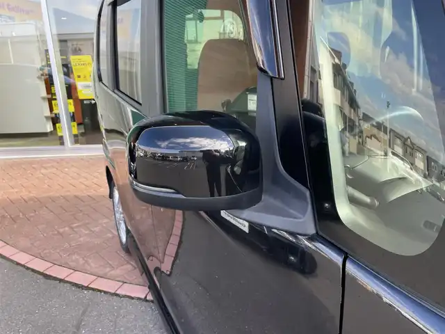 ホンダ Ｎ ＢＯＸ カスタム L ターボ 道央・札幌 2023(令5)年 1.2万km クリスタルブラックパール 登録時走行距離12/001km/ワンオーナー/　４　W　D　/寒冷地仕様/ターボ/ホンダセンシング/　・レーンキープアシスト/　・衝突軽減ブレーキ/　・誤発進抑制機能/　・後方誤発進抑制機能/　・歩行者事故軽減ステアリング/　・先行車発進お知らせ機能/　・オートハイビーム/純正ナビ（CD/DVD/FM/AM/SD/BT)/フルセグ（走行中視聴可能）/バックカメラ/フロントカメラ/ウィンカーミラー/クルーズコントロール（追従走行あり）/アイドリングストップ/ドアバイザー/プッシュスタート/両側パワースライドドア/ETC/ドライブレコーダー/スペアキー×１/純正エンジンスターター/ベンチシート/純正フロアマット/シートヒーター（運転席/助手席）/横滑り防止装置/盗難防止装置/フォグランプ/ステアリングスイッチ/革巻きステアリング/イルミネーションコントロール/ECONスイッチ/ワイパー間欠時間コントローラー/パドルシフト/MTモード付AT/ミラーヒーター/プラズマクラスター搭載エアコン/ヘッドライトレベライザー/シートバックテーブル