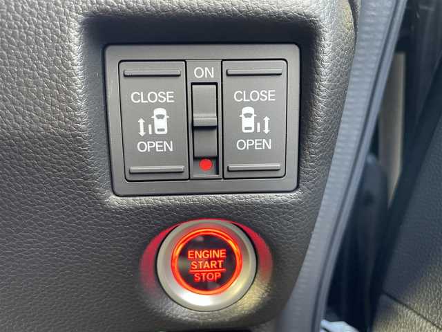 ホンダ Ｎ ＢＯＸ カスタム L ターボ 道央・札幌 2023(令5)年 1.2万km クリスタルブラックパール 登録時走行距離12001km/ワンオーナー/　４　W　D　/寒冷地仕様/ターボ/ホンダセンシング/　・レーンキープアシスト/　・衝突軽減ブレーキ/　・誤発進抑制機能/　・後方誤発進抑制機能/　・歩行者事故軽減ステアリング/　・先行車発進お知らせ機能/　・オートハイビーム/純正ナビ（CD/DVD/FM/AM/SD/BT)/フルセグ（走行中視聴可能）/バックカメラ/フロントカメラ/ウィンカーミラー/クルーズコントロール（追従走行あり）/アイドリングストップ/ドアバイザー/プッシュスタート/両側パワースライドドア/ETC/ドライブレコーダー/スペアキー×１/純正エンジンスターター/ベンチシート/純正フロアマット/シートヒーター（運転席/助手席）/横滑り防止装置/盗難防止装置/フォグランプ/ステアリングスイッチ/革巻きステアリング/イルミネーションコントロール/ECONスイッチ/ワイパー間欠時間コントローラー/パドルシフト/MTモード付AT/ミラーヒーター/プラズマクラスター搭載エアコン/ヘッドライトレベライザー/シートバックテーブル