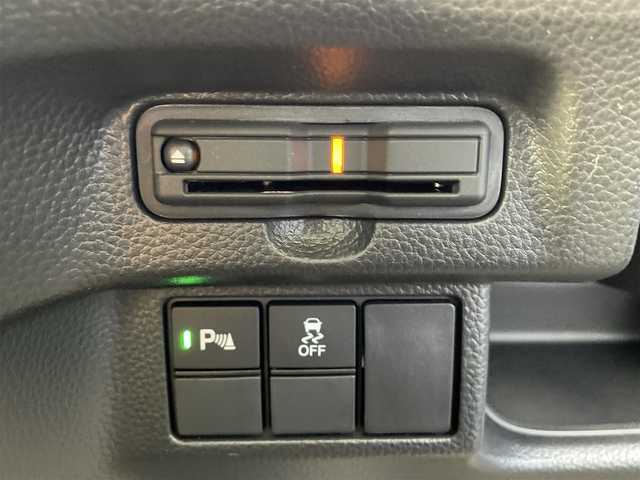 ホンダ Ｎ ＢＯＸ カスタム L ターボ 道央・札幌 2023(令5)年 1.2万km クリスタルブラックパール 登録時走行距離12001km/ワンオーナー/　４　W　D　/寒冷地仕様/ターボ/ホンダセンシング/　・レーンキープアシスト/　・衝突軽減ブレーキ/　・誤発進抑制機能/　・後方誤発進抑制機能/　・歩行者事故軽減ステアリング/　・先行車発進お知らせ機能/　・オートハイビーム/純正ナビ（CD/DVD/FM/AM/SD/BT)/フルセグ（走行中視聴可能）/バックカメラ/フロントカメラ/ウィンカーミラー/クルーズコントロール（追従走行あり）/アイドリングストップ/ドアバイザー/プッシュスタート/両側パワースライドドア/ETC/ドライブレコーダー/スペアキー×１/純正エンジンスターター/ベンチシート/純正フロアマット/シートヒーター（運転席/助手席）/横滑り防止装置/盗難防止装置/フォグランプ/ステアリングスイッチ/革巻きステアリング/イルミネーションコントロール/ECONスイッチ/ワイパー間欠時間コントローラー/パドルシフト/MTモード付AT/ミラーヒーター/プラズマクラスター搭載エアコン/ヘッドライトレベライザー/シートバックテーブル