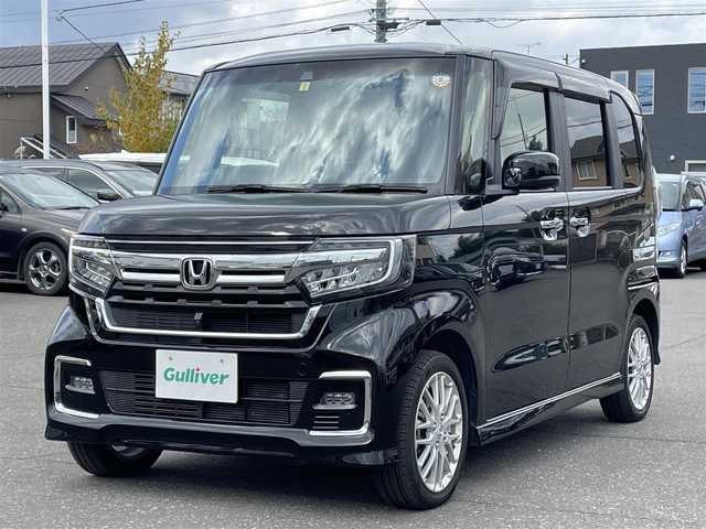 ホンダ Ｎ ＢＯＸ カスタム L ターボ 道央・札幌 2023(令5)年 1.2万km クリスタルブラックパール 登録時走行距離12001km/ワンオーナー/　４　W　D　/寒冷地仕様/ターボ/ホンダセンシング/　・レーンキープアシスト/　・衝突軽減ブレーキ/　・誤発進抑制機能/　・後方誤発進抑制機能/　・歩行者事故軽減ステアリング/　・先行車発進お知らせ機能/　・オートハイビーム/純正ナビ（CD/DVD/FM/AM/SD/BT)/フルセグ（走行中視聴可能）/バックカメラ/フロントカメラ/ウィンカーミラー/クルーズコントロール（追従走行あり）/アイドリングストップ/ドアバイザー/プッシュスタート/両側パワースライドドア/ETC/ドライブレコーダー/スペアキー×１/純正エンジンスターター/ベンチシート/純正フロアマット/シートヒーター（運転席/助手席）/横滑り防止装置/盗難防止装置/フォグランプ/ステアリングスイッチ/革巻きステアリング/イルミネーションコントロール/ECONスイッチ/ワイパー間欠時間コントローラー/パドルシフト/MTモード付AT/ミラーヒーター/プラズマクラスター搭載エアコン/ヘッドライトレベライザー/シートバックテーブル