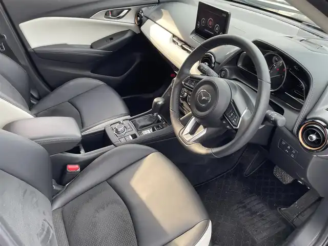 マツダ ＣＸ－３ 15S スーパー エッジー 島根県 2023(令5)年 0.8万km ベージュ 登録時走行距離　7183km/ワンオーナー/純正ナビ/（Bluetooth/AM/FM/CD/DVD)/フルセグテレビ/アラウンドビューモニター/レーダークルーズコントロール/ブラインドスポットモニター/パワーシート（D席）/シートヒーター（DN席）/メモリシート/ハーフレザー/ステアリングヒーター/ヘッドアップディスプレイ/衝突軽減ブレーキ/車線逸脱警報/コーナーセンサー/純正アルミ１８インチ/・カラーコード　４８S