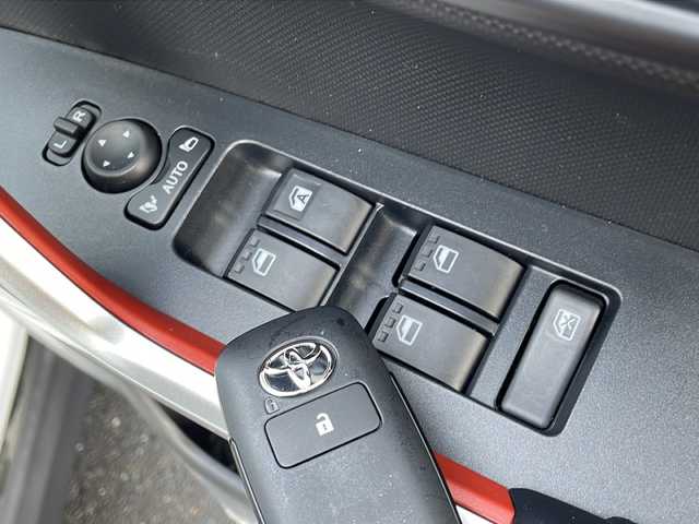 トヨタ ライズ G 青森県 2023(令5)年 1.3万km シャイニングホワイトパール 4WD/ワンオーナー/寒冷地仕様/純正9インチディスプレイオーディオ/フルセグTV・Bluetooth・HDMI・USB/バックカメラ/前席シートヒーター/スマートアシスト/衝突回避支援ブレーキ/車線逸脱抑制制御機能/前後誤発進抑制機能/前後コーナーセンサー/オートハイビーム/ワイパーデアイサー/前後ドライブレコーダー/LEDヘッドライト/純正16インチアルミ/プッシュスタート/スマートキー