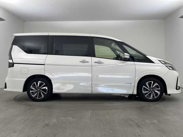 日産 セレナ ハイウェイスター V 兵庫県 2022(令4)年 3.3万km ブリリアントホワイトパール ・セーフティパックB/・カーテンエアバッグ/・サイドエアバッグシステム/・インテリジェント DA（ふらつき警報）/・電動パーキングブレーキ/・オートブレーキホールド/・プロパイロット/・ヒーター付ドアミラー/・ステアリングスイッチ/・純正10インチナビ/CD/DVD/BD/SD/BT/TV/・バックカメラ/・ビルトインETC/・前方ドライブレコーダー/・ACC/・LDW/・BSW/・BSI/・両側パワースライドドア/・LEDヘッドライト/・LEDフォグランプ/・アダプティブLEDヘッドライトシステム/・インテリジェントエマージェンシーブレーキ/・純正16インチアルミホイール/・前後コーナーセンサー/・ヒルスタートアシスト/・アイドリングストップ