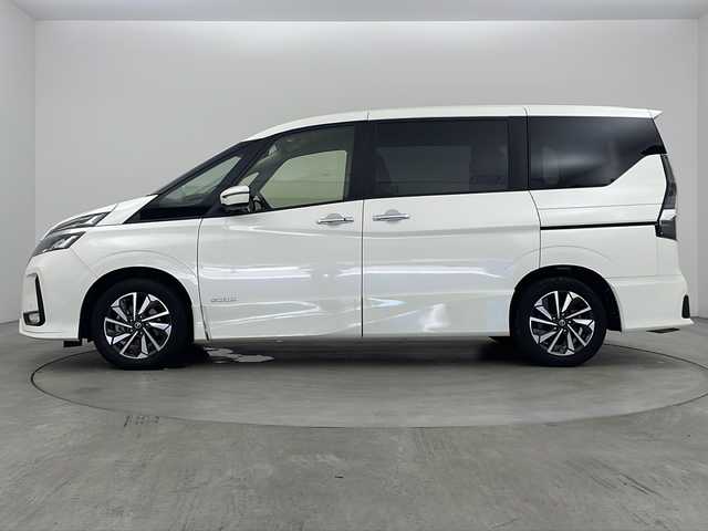 日産 セレナ ハイウェイスター V 兵庫県 2022(令4)年 3.3万km ブリリアントホワイトパール ・セーフティパックB/・カーテンエアバッグ/・サイドエアバッグシステム/・インテリジェント DA（ふらつき警報）/・電動パーキングブレーキ/・オートブレーキホールド/・プロパイロット/・ヒーター付ドアミラー/・ステアリングスイッチ/・純正10インチナビ/CD/DVD/BD/SD/BT/TV/・バックカメラ/・ビルトインETC/・前方ドライブレコーダー/・ACC/・LDW/・BSW/・BSI/・両側パワースライドドア/・LEDヘッドライト/・LEDフォグランプ/・アダプティブLEDヘッドライトシステム/・インテリジェントエマージェンシーブレーキ/・純正16インチアルミホイール/・前後コーナーセンサー/・ヒルスタートアシスト/・アイドリングストップ