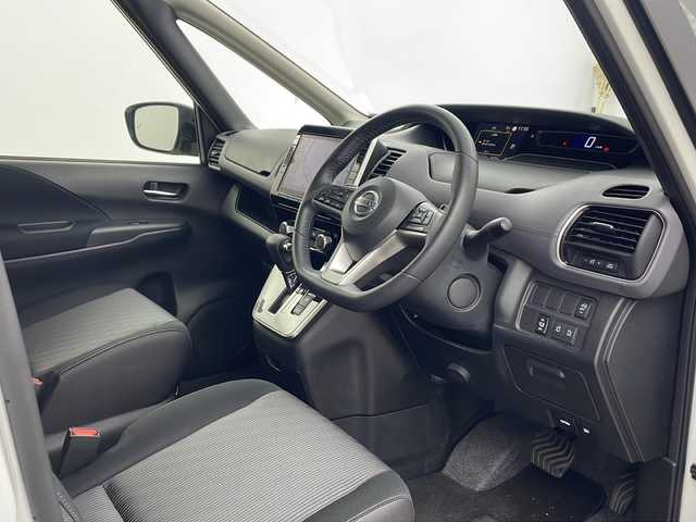 日産 セレナ ハイウェイスター V 兵庫県 2022(令4)年 3.3万km ブリリアントホワイトパール ・セーフティパックB/・カーテンエアバッグ/・サイドエアバッグシステム/・インテリジェント DA（ふらつき警報）/・電動パーキングブレーキ/・オートブレーキホールド/・プロパイロット/・ヒーター付ドアミラー/・ステアリングスイッチ/・純正10インチナビ/CD/DVD/BD/SD/BT/TV/・バックカメラ/・ビルトインETC/・前方ドライブレコーダー/・ACC/・LDW/・BSW/・BSI/・両側パワースライドドア/・LEDヘッドライト/・LEDフォグランプ/・アダプティブLEDヘッドライトシステム/・インテリジェントエマージェンシーブレーキ/・純正16インチアルミホイール/・前後コーナーセンサー/・ヒルスタートアシスト/・アイドリングストップ