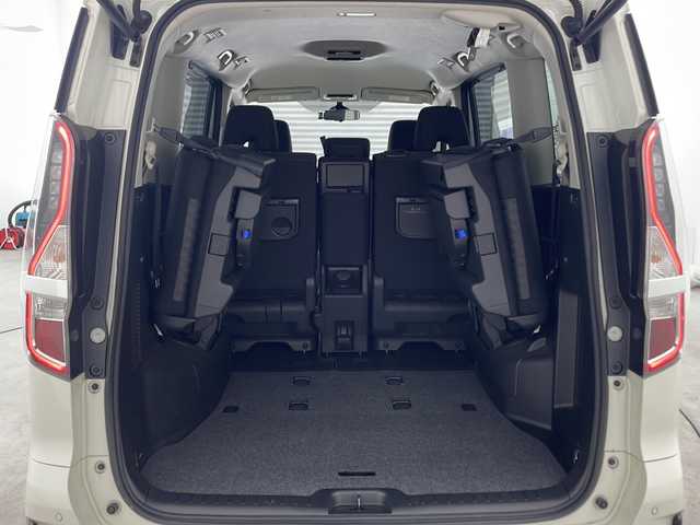 日産 セレナ ハイウェイスター V 兵庫県 2022(令4)年 3.3万km ブリリアントホワイトパール ・セーフティパックB/・カーテンエアバッグ/・サイドエアバッグシステム/・インテリジェント DA（ふらつき警報）/・電動パーキングブレーキ/・オートブレーキホールド/・プロパイロット/・ヒーター付ドアミラー/・ステアリングスイッチ/・純正10インチナビ/CD/DVD/BD/SD/BT/TV/・バックカメラ/・ビルトインETC/・前方ドライブレコーダー/・ACC/・LDW/・BSW/・BSI/・両側パワースライドドア/・LEDヘッドライト/・LEDフォグランプ/・アダプティブLEDヘッドライトシステム/・インテリジェントエマージェンシーブレーキ/・純正16インチアルミホイール/・前後コーナーセンサー/・ヒルスタートアシスト/・アイドリングストップ