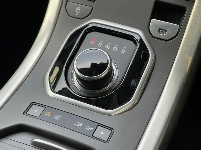 ランドローバー レンジローバーイヴォーク SE 山梨県 2018(平30)年 4.2万km 白 純正ナビ　/ＤＴＶ　/サラウンドカメラシステム　/Ｂｌｕｅｔｏｏｔｈ　/ＭＥＲＩＤＩＡＮサウンドシステム　/ハーフレザー　/シートＨ　/パドルシフト　/クルコン　/オートデールゲート/ドラレコ前後　/ＥＴＣ　/スペアキー