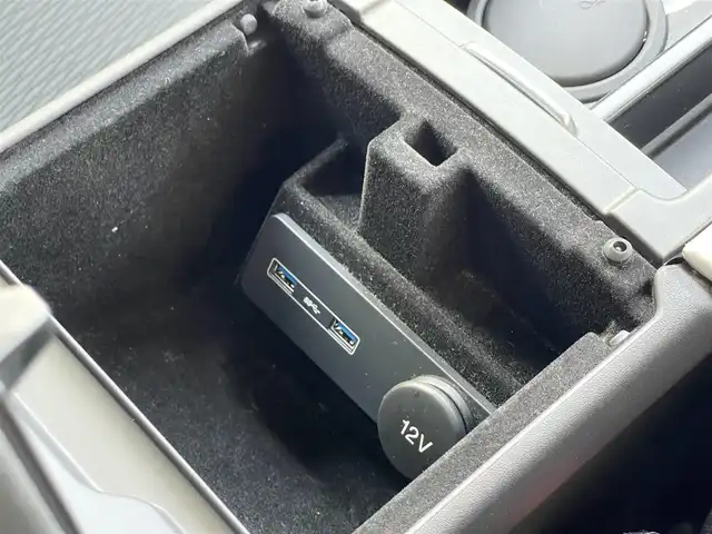 ランドローバー レンジローバーイヴォーク SE 山梨県 2018(平30)年 4.2万km 白 純正ナビ　/ＤＴＶ　/サラウンドカメラシステム　/Ｂｌｕｅｔｏｏｔｈ　/ＭＥＲＩＤＩＡＮサウンドシステム　/ハーフレザー　/シートＨ　/パドルシフト　/クルコン　/オートデールゲート/ドラレコ前後　/ＥＴＣ　/スペアキー