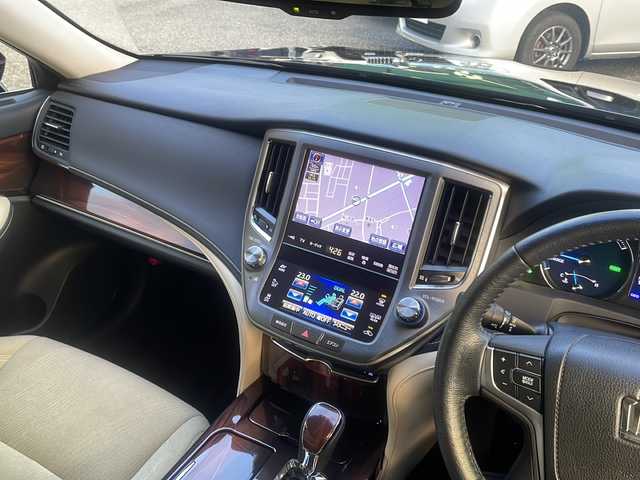 トヨタ クラウン ハイブリッド ロイヤルサルーン 大阪府 2013(平25)年 5.2万km ブラック 純正ナビ/BTオーディオ/フルセグテレビ/CD/DVD/全方位カメラ/前席パワーシート/オートライト/フォグランプ/ETC/純正フロアマット/純正ドアバイザー/ステアリングスイッチ/レーダークルーズコントロール/スペアキー