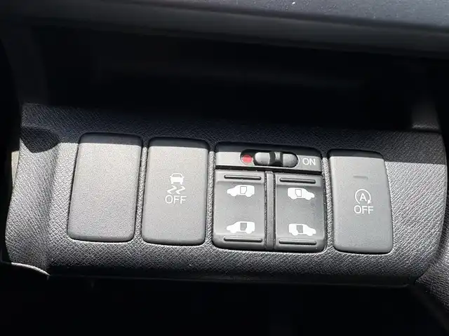 ホンダ ステップワゴン スパーダ Z 埼玉県 2014(平26)年 9.1万km ホワイトオーキッドパール ・ディーラー点検記録複数年有/・ワンオーナー　/コンフォートビューパッケージ/［親水/ヒーテッドドアミラー+フロントドア撥水ガラス］/・ナビ装着用スペシャルパッケージ/・純正9インチプレミアムインターナビTV　DVD BT　/・バックカメラ　/・ＥＴＣ　/・両側パワースライドドア　/・リア両側イージードアクローザー/・オートライト　/ディスチャージヘッドライト＜HID＞/（ロービーム、オートレベリング/オートライトコントロール機構付）　/・アクティブコーナリングライト/・フォグライト　　/・クルーズコントロール　/・パドルシフト/・Hondaスマートキーシステム（Hondaスマートキー2個付）/・１６インチアルミホイール＋スチールラジアルタイヤ（205/60R16 92H　ＢＳレグノサマータイヤ）/・クルーズコントロール/・スーパーＵＶカットフロントドアガラス/・保証書/・取説