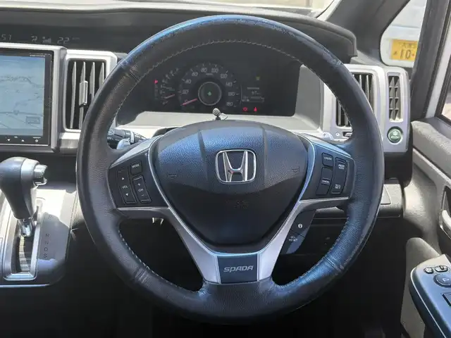 ホンダ ステップワゴン スパーダ Z 埼玉県 2014(平26)年 9.1万km ホワイトオーキッドパール ・ディーラー点検記録複数年有/・ワンオーナー　/コンフォートビューパッケージ/［親水/ヒーテッドドアミラー+フロントドア撥水ガラス］/・ナビ装着用スペシャルパッケージ/・純正9インチプレミアムインターナビTV　DVD BT　/・バックカメラ　/・ＥＴＣ　/・両側パワースライドドア　/・リア両側イージードアクローザー/・オートライト　/ディスチャージヘッドライト＜HID＞/（ロービーム、オートレベリング/オートライトコントロール機構付）　/・アクティブコーナリングライト/・フォグライト　　/・クルーズコントロール　/・パドルシフト/・Hondaスマートキーシステム（Hondaスマートキー2個付）/・１６インチアルミホイール＋スチールラジアルタイヤ（205/60R16 92H　ＢＳレグノサマータイヤ）/・クルーズコントロール/・スーパーＵＶカットフロントドアガラス/・保証書/・取説