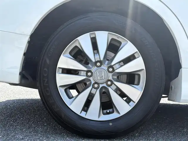 ホンダ ステップワゴン スパーダ Z 埼玉県 2014(平26)年 9.1万km ホワイトオーキッドパール ・ディーラー点検記録複数年有/・ワンオーナー　/コンフォートビューパッケージ/［親水/ヒーテッドドアミラー+フロントドア撥水ガラス］/・ナビ装着用スペシャルパッケージ/・純正9インチプレミアムインターナビTV　DVD BT　/・バックカメラ　/・ＥＴＣ　/・両側パワースライドドア　/・リア両側イージードアクローザー/・オートライト　/ディスチャージヘッドライト＜HID＞/（ロービーム、オートレベリング/オートライトコントロール機構付）　/・アクティブコーナリングライト/・フォグライト　　/・クルーズコントロール　/・パドルシフト/・Hondaスマートキーシステム（Hondaスマートキー2個付）/・１６インチアルミホイール＋スチールラジアルタイヤ（205/60R16 92H　ＢＳレグノサマータイヤ）/・クルーズコントロール/・スーパーＵＶカットフロントドアガラス/・保証書/・取説