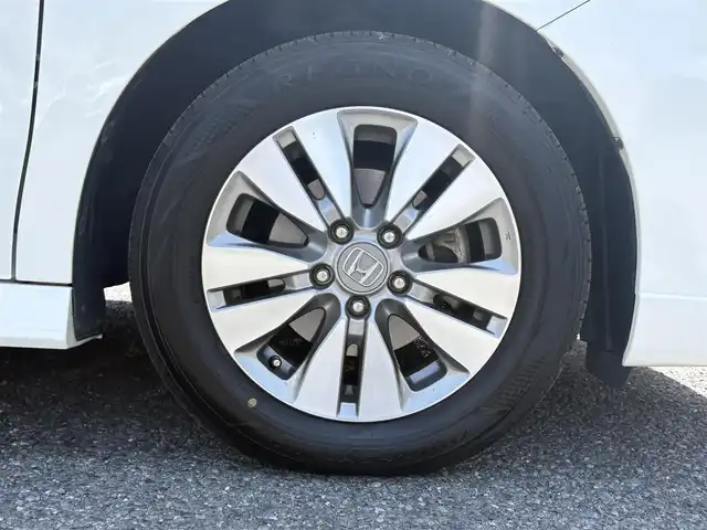 ホンダ ステップワゴン スパーダ Z 埼玉県 2014(平26)年 9.1万km ホワイトオーキッドパール ・ディーラー点検記録複数年有/・ワンオーナー　/コンフォートビューパッケージ/［親水/ヒーテッドドアミラー+フロントドア撥水ガラス］/・ナビ装着用スペシャルパッケージ/・純正9インチプレミアムインターナビTV　DVD BT　/・バックカメラ　/・ＥＴＣ　/・両側パワースライドドア　/・リア両側イージードアクローザー/・オートライト　/ディスチャージヘッドライト＜HID＞/（ロービーム、オートレベリング/オートライトコントロール機構付）　/・アクティブコーナリングライト/・フォグライト　　/・クルーズコントロール　/・パドルシフト/・Hondaスマートキーシステム（Hondaスマートキー2個付）/・１６インチアルミホイール＋スチールラジアルタイヤ（205/60R16 92H　ＢＳレグノサマータイヤ）/・クルーズコントロール/・スーパーＵＶカットフロントドアガラス/・保証書/・取説