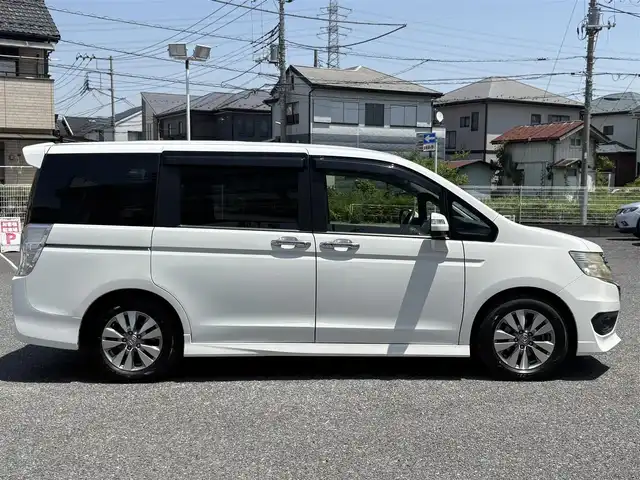 ホンダ ステップワゴン スパーダ Z 埼玉県 2014(平26)年 9.1万km ホワイトオーキッドパール ・ディーラー点検記録複数年有/・ワンオーナー　/コンフォートビューパッケージ/［親水/ヒーテッドドアミラー+フロントドア撥水ガラス］/・ナビ装着用スペシャルパッケージ/・純正9インチプレミアムインターナビTV　DVD BT　/・バックカメラ　/・ＥＴＣ　/・両側パワースライドドア　/・リア両側イージードアクローザー/・オートライト　/ディスチャージヘッドライト＜HID＞/（ロービーム、オートレベリング/オートライトコントロール機構付）　/・アクティブコーナリングライト/・フォグライト　　/・クルーズコントロール　/・パドルシフト/・Hondaスマートキーシステム（Hondaスマートキー2個付）/・１６インチアルミホイール＋スチールラジアルタイヤ（205/60R16 92H　ＢＳレグノサマータイヤ）/・クルーズコントロール/・スーパーＵＶカットフロントドアガラス/・保証書/・取説
