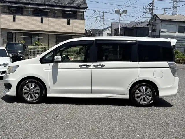 ホンダ ステップワゴン スパーダ Z 埼玉県 2014(平26)年 9.1万km ホワイトオーキッドパール ・ディーラー点検記録複数年有/・ワンオーナー　/コンフォートビューパッケージ/［親水/ヒーテッドドアミラー+フロントドア撥水ガラス］/・ナビ装着用スペシャルパッケージ/・純正9インチプレミアムインターナビTV　DVD BT　/・バックカメラ　/・ＥＴＣ　/・両側パワースライドドア　/・リア両側イージードアクローザー/・オートライト　/ディスチャージヘッドライト＜HID＞/（ロービーム、オートレベリング/オートライトコントロール機構付）　/・アクティブコーナリングライト/・フォグライト　　/・クルーズコントロール　/・パドルシフト/・Hondaスマートキーシステム（Hondaスマートキー2個付）/・１６インチアルミホイール＋スチールラジアルタイヤ（205/60R16 92H　ＢＳレグノサマータイヤ）/・クルーズコントロール/・スーパーＵＶカットフロントドアガラス/・保証書/・取説