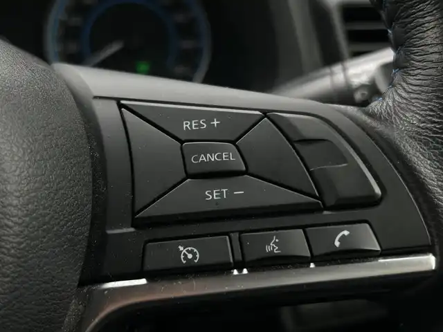日産 リーフ X 群馬県 2018(平30)年 11.1万km ラディアントレッド ワンオーナー/純正SDナビ/（AM/FM/DISC/USB/Bluetooth/AUX/ワンセグTV）/前席シートヒーター/ステアリングヒーター/バックカメラ/横滑り防止装置/衝突被害軽減ブレーキ/ハロゲンオートヘッドライト/純正フロアマット/純正16インチホイールキャップ/ETC/e-pedal/スマートキー/プッシュスタート/純正充電ケーブル車載/保証書/取扱説明書