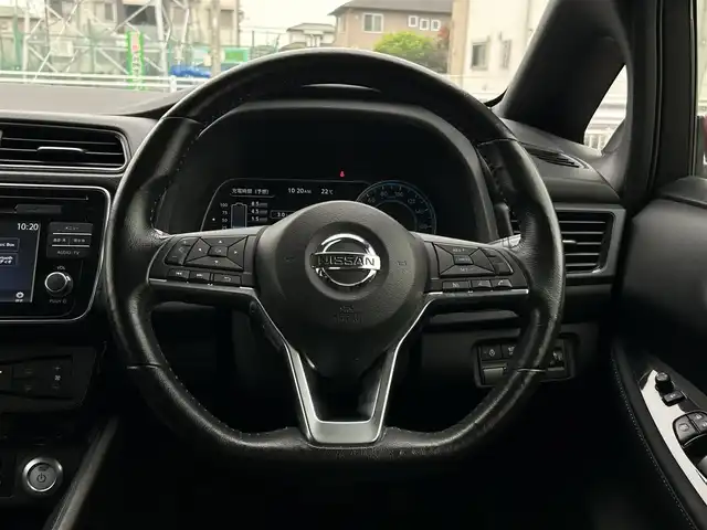 日産 リーフ X 群馬県 2018(平30)年 11.1万km ラディアントレッド ワンオーナー/純正SDナビ/（AM/FM/DISC/USB/Bluetooth/AUX/ワンセグTV）/前席シートヒーター/ステアリングヒーター/バックカメラ/横滑り防止装置/衝突被害軽減ブレーキ/ハロゲンオートヘッドライト/純正フロアマット/純正16インチホイールキャップ/ETC/e-pedal/スマートキー/プッシュスタート/純正充電ケーブル車載/保証書/取扱説明書