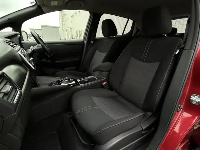 日産 リーフ X 群馬県 2018(平30)年 11.1万km ラディアントレッド ワンオーナー/純正SDナビ/（AM/FM/DISC/USB/Bluetooth/AUX/ワンセグTV）/前席シートヒーター/ステアリングヒーター/バックカメラ/横滑り防止装置/衝突被害軽減ブレーキ/ハロゲンオートヘッドライト/純正フロアマット/純正16インチホイールキャップ/ETC/e-pedal/スマートキー/プッシュスタート/純正充電ケーブル車載/保証書/取扱説明書