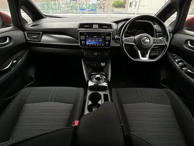 日産 リーフ X 群馬県 2018(平30)年 11.1万km ラディアントレッド ワンオーナー/純正SDナビ/（AM/FM/DISC/USB/Bluetooth/AUX/ワンセグTV）/前席シートヒーター/ステアリングヒーター/バックカメラ/横滑り防止装置/衝突被害軽減ブレーキ/ハロゲンオートヘッドライト/純正フロアマット/純正16インチホイールキャップ/ETC/e-pedal/スマートキー/プッシュスタート/純正充電ケーブル車載/保証書/取扱説明書