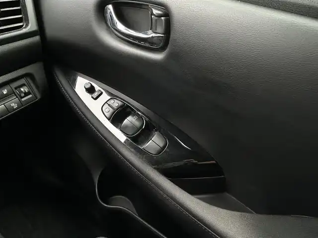 日産 リーフ X 群馬県 2018(平30)年 11.1万km ラディアントレッド ワンオーナー/純正SDナビ/（AM/FM/DISC/USB/Bluetooth/AUX/ワンセグTV）/前席シートヒーター/ステアリングヒーター/バックカメラ/横滑り防止装置/衝突被害軽減ブレーキ/ハロゲンオートヘッドライト/純正フロアマット/純正16インチホイールキャップ/ETC/e-pedal/スマートキー/プッシュスタート/純正充電ケーブル車載/保証書/取扱説明書
