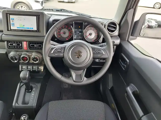 スズキ ジムニー XC 東京都 2024(令6)年 0.1万km ミディアムグレー コーナーセンサー/社外メモリナビ/シートヒーター/クルーズコントロール/衝突軽減システム/レーンキープアシスト/LEDヘッドライト/フォグ/オートライト/純正16インチAW