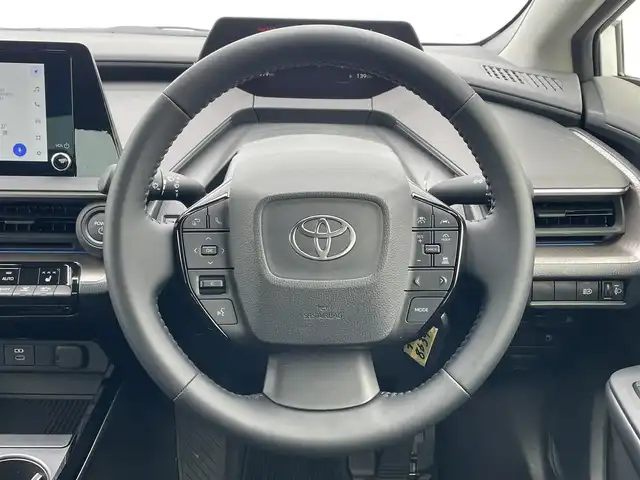トヨタ プリウス U 滋賀県 2023(令5)年 0.9万km プラチナホワイトパールマイカ ディスプレイオーディオ /・Bluetooth/・フルセグ/全方位カメラ /LEDヘッドライト/オートハイビーム/シートヒーター/革巻きステアリング/追従クルコン/レーンキープアシスト/クリアランスソナー/電動格納ミラー/AC100V/BSM