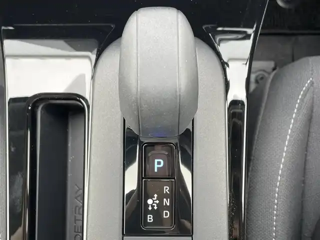 トヨタ プリウス U 滋賀県 2023(令5)年 0.9万km プラチナホワイトパールマイカ ディスプレイオーディオ /・Bluetooth/・フルセグ/全方位カメラ /LEDヘッドライト/オートハイビーム/シートヒーター/革巻きステアリング/追従クルコン/レーンキープアシスト/クリアランスソナー/電動格納ミラー/AC100V/BSM