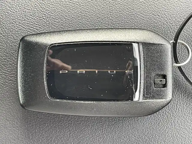 トヨタ プリウス U 滋賀県 2023(令5)年 0.9万km プラチナホワイトパールマイカ ディスプレイオーディオ /・Bluetooth/・フルセグ/全方位カメラ /LEDヘッドライト/オートハイビーム/シートヒーター/革巻きステアリング/追従クルコン/レーンキープアシスト/クリアランスソナー/電動格納ミラー/AC100V/BSM