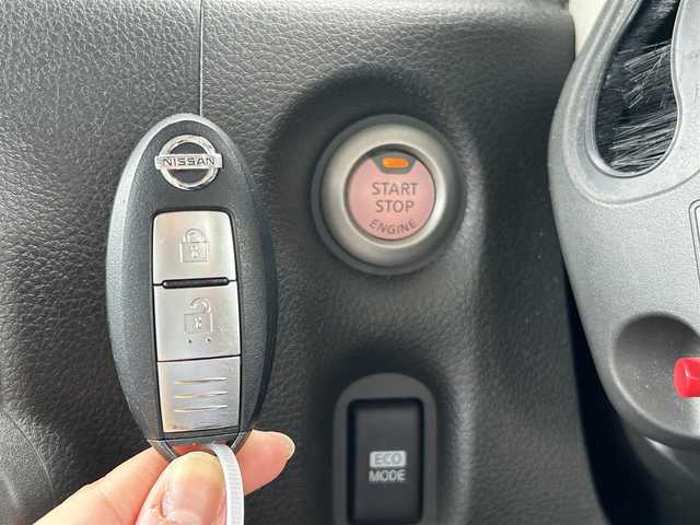日産 キューブ 15X 富山県 2018(平30)年 8.1万km スーパーブラック 純正ＳＤナビ／/フルセグＴＶ／/Ｂｌｕｅｔｏｏｔｈ／/バックカメラ／/インテリジェントキー／/アイドリングストップ／/プッシュスタートエンジン／/ビルトインＥＴＣ／/ステアリングスイッチ／/ベンチシート