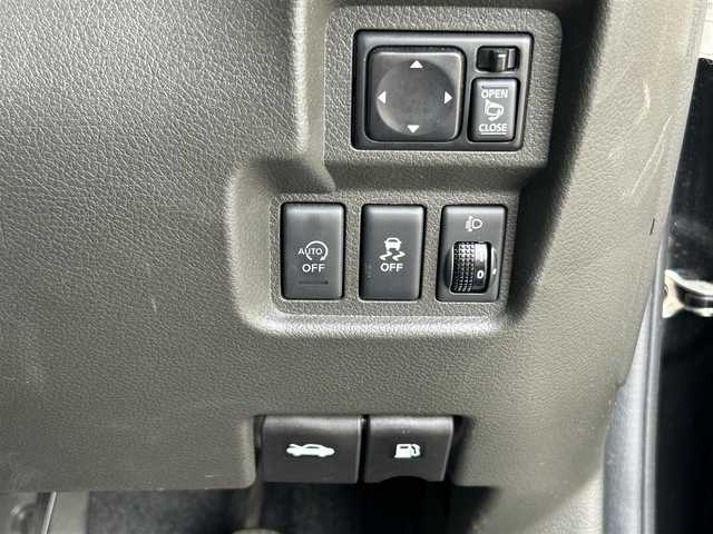 日産 キューブ 15X 富山県 2018(平30)年 8.1万km スーパーブラック 純正ＳＤナビ／/フルセグＴＶ／/Ｂｌｕｅｔｏｏｔｈ／/バックカメラ／/インテリジェントキー／/アイドリングストップ／/プッシュスタートエンジン／/ビルトインＥＴＣ／/ステアリングスイッチ／/ベンチシート