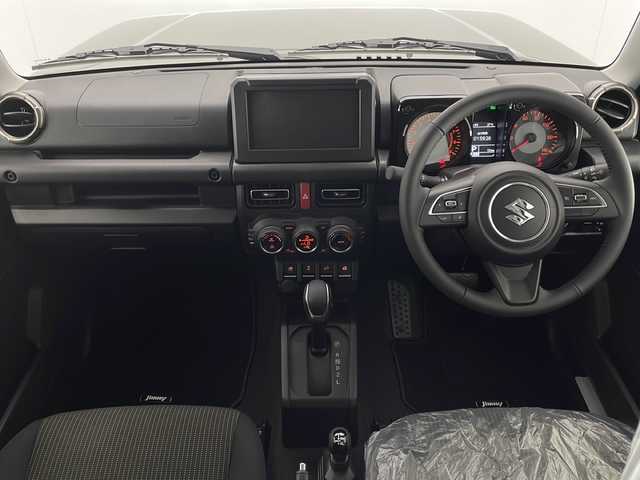 スズキ ジムニー XC 宮崎県 2025(令7)年 0.1万km未満 ジャングルグリーン ワンオーナー/禁煙車/登録時走行距離12キロ/盗難防止装置/衝突被害軽減システム/クルーズコントロール/コーナーセンサー/レーンキープアシスト/横滑り防止装置/エアバッグ（運転席・助手席・サイド）/4WD/ダウンヒルアシストコントロール/前席シートヒーター/スマートキー2ケ/純正フロアマット/背面タイヤ/純正アルミホイール/ABS/オートライト/パワーウィンドウ/LEDライト/保証書/取扱説明書