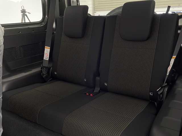 スズキ ジムニー XC 宮崎県 2025(令7)年 0.1万km未満 ジャングルグリーン ワンオーナー/禁煙車/登録時走行距離12キロ/盗難防止装置/衝突被害軽減システム/クルーズコントロール/コーナーセンサー/レーンキープアシスト/横滑り防止装置/エアバッグ（運転席・助手席・サイド）/4WD/ダウンヒルアシストコントロール/前席シートヒーター/スマートキー2ケ/純正フロアマット/背面タイヤ/純正アルミホイール/ABS/オートライト/パワーウィンドウ/LEDライト/保証書/取扱説明書