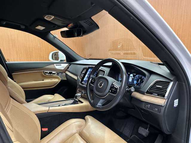 ボルボ ＸＣ９０ T6 AWD インスクリプション 千葉県 2016(平28)年 6.2万km クリスタルホワイトP Ｂｏｗｅｒｓ＆Ｗｉｌｋｉｎｓサウンド　/エアサス　/茶革　/ＨＵＤ　/ＡＣＣ　/ナビ　/３６０°Ｂｌｕｅｔｏｏｔｈ接続　/電動シート　/シートＨ　/ベンチレーション　/電動リアゲート　/衝突軽減Ｂ　/ＢＳＭ　/ＬＫＡ　/ＥＴＣ