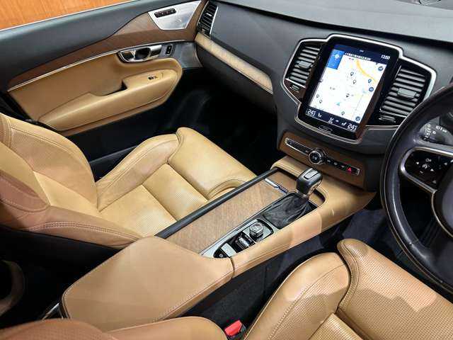 ボルボ ＸＣ９０ T6 AWD インスクリプション 千葉県 2016(平28)年 6.2万km クリスタルホワイトP Ｂｏｗｅｒｓ＆Ｗｉｌｋｉｎｓサウンド　/エアサス　/茶革　/ＨＵＤ　/ＡＣＣ　/ナビ　/３６０°Ｂｌｕｅｔｏｏｔｈ接続　/電動シート　/シートＨ　/ベンチレーション　/電動リアゲート　/衝突軽減Ｂ　/ＢＳＭ　/ＬＫＡ　/ＥＴＣ