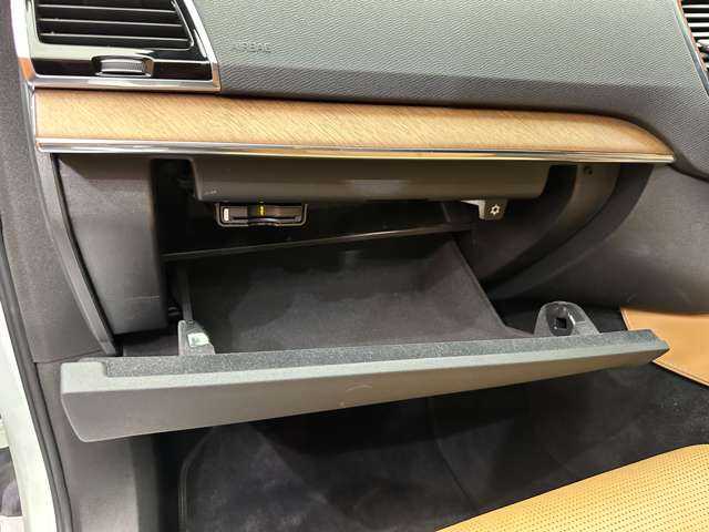 ボルボ ＸＣ９０ T6 AWD インスクリプション 千葉県 2016(平28)年 6.2万km クリスタルホワイトP Ｂｏｗｅｒｓ＆Ｗｉｌｋｉｎｓサウンド　/エアサス　/茶革　/ＨＵＤ　/ＡＣＣ　/ナビ　/３６０°Ｂｌｕｅｔｏｏｔｈ接続　/電動シート　/シートＨ　/ベンチレーション　/電動リアゲート　/衝突軽減Ｂ　/ＢＳＭ　/ＬＫＡ　/ＥＴＣ