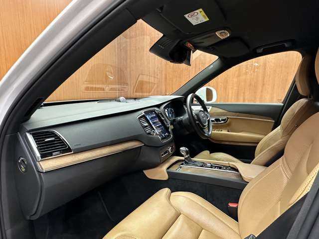 ボルボ ＸＣ９０ T6 AWD インスクリプション 千葉県 2016(平28)年 6.2万km クリスタルホワイトP Ｂｏｗｅｒｓ＆Ｗｉｌｋｉｎｓサウンド　/エアサス　/茶革　/ＨＵＤ　/ＡＣＣ　/ナビ　/３６０°Ｂｌｕｅｔｏｏｔｈ接続　/電動シート　/シートＨ　/ベンチレーション　/電動リアゲート　/衝突軽減Ｂ　/ＢＳＭ　/ＬＫＡ　/ＥＴＣ