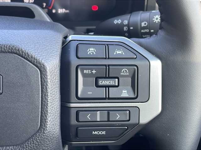 トヨタ ランドクルーザー ２５０ VX 大阪府 2024(令6)年 0.4万km プラチナホワイトパールマイカ ワンオーナー/サンルーフ/モデリスタパッケージ/モデリスタシグネチャーイルミブレード/モデリスタオーバーフェンダーホワイト/モデリスタリアスポイラー/丸目ヘッドランプ（標準角目積み込み）/純正ディスプレイオーディオ/（フルセグＴＶ・Bluetooth・USB）/パノラミックビューモニター/デジタルインナーミラー/セーフティセンス/・プリクラッシュセーフティ/・レーンディパーチャーアラート/・オートマチックハイビーム/・ドライバー異常時対応システム/・プロアクティブドライビングアシスト/・発進遅れ告知機能/・レーントレーシングアシスト/・レーダークルーズコントロール/・ロードサインアシスト/パワーバックドア/ブラインドスポットモニター/LEDヘッドライト/スマートキー/ビルトインETC2.0/D席パワーシート/黒レザーシート/前席シートヒーター/前席エアシート/リアクロストラフィックアラート/リアカメラディテクション/安心降車アシスト/車両接近サポート/横滑り防止機能/保証書/取説/スペアキー