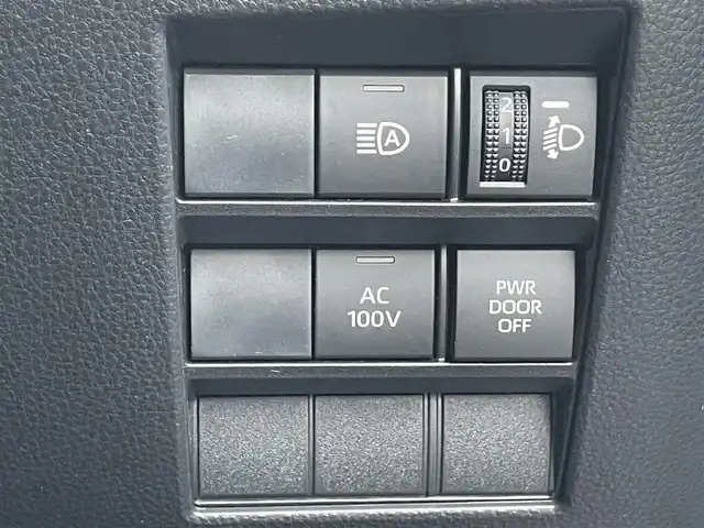 トヨタ ノア ハイブリッド S－Z 滋賀県 2023(令5)年 1万km ホワイトパールクリスタルシャイン 純正メモリナビ/10.5型純正ディスプレイオーディオ/トヨタセーフティーセンス/レーダークルーズコントロール/レーンキープアシスト/プロアクティブドライビングアシスト/アダプティブハイビーム/レーンディパーチャーアラート/ロードサインアシスト/両側電動スライドドア/純正ETC2.0/オートホールド/オートハイビーム/LEDヘッドライト/１００V充電/バックカメラ/純正17アルミホイール