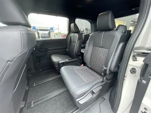 トヨタ ノア ハイブリッド S－Z 滋賀県 2023(令5)年 1万km ホワイトパールクリスタルシャイン 純正メモリナビ/10.5型純正ディスプレイオーディオ/トヨタセーフティーセンス/レーダークルーズコントロール/レーンキープアシスト/プロアクティブドライビングアシスト/アダプティブハイビーム/レーンディパーチャーアラート/ロードサインアシスト/両側電動スライドドア/純正ETC2.0/オートホールド/オートハイビーム/LEDヘッドライト/１００V充電/バックカメラ/純正17アルミホイール